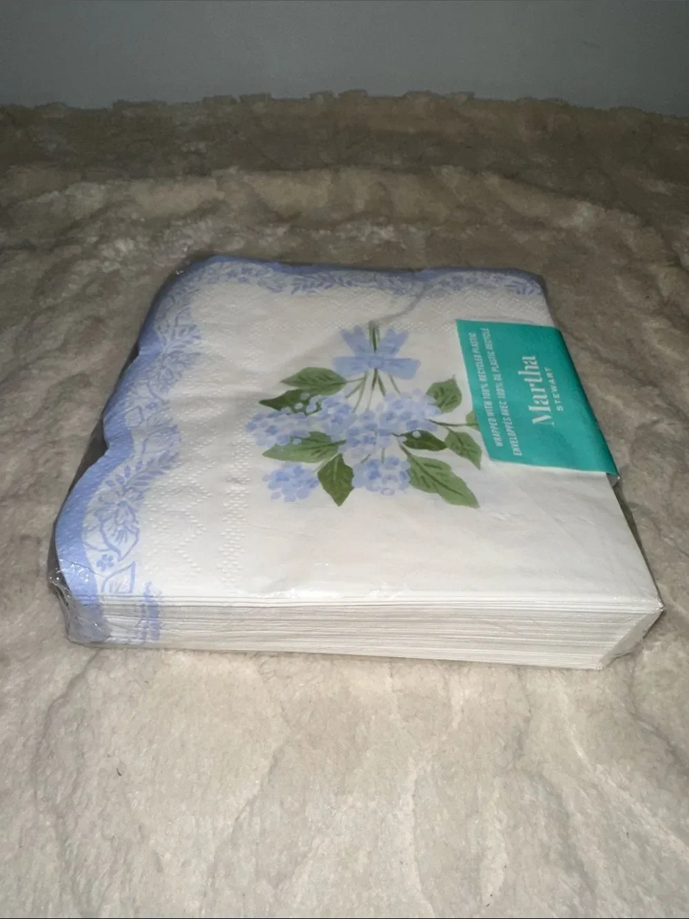 Martha STEWART White Lavender Green Hydrangea Scalloped Paper Napkins 40 3-ply